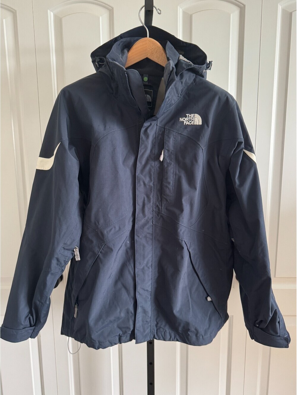 The North Face Men's M HyVent Jacket Navy Blue Hooded Shell